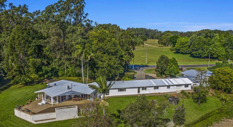 282 Pine Creek Way, Bonville NSW 2450