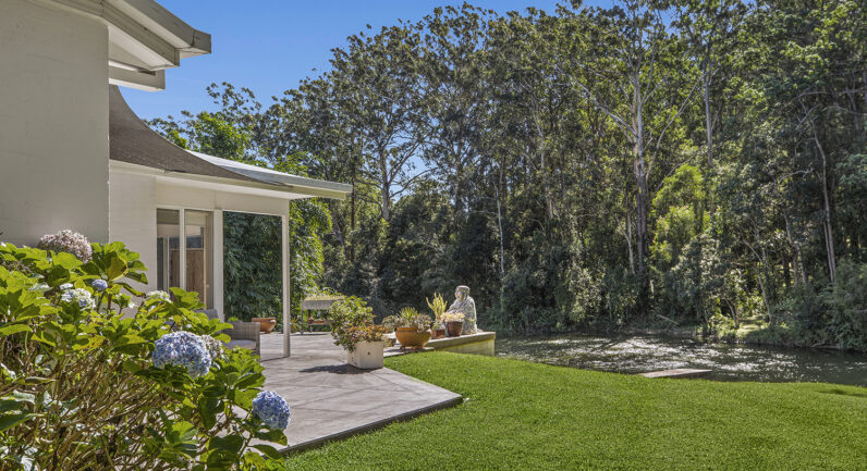 282 Pine Creek Way, Bonville NSW 2450