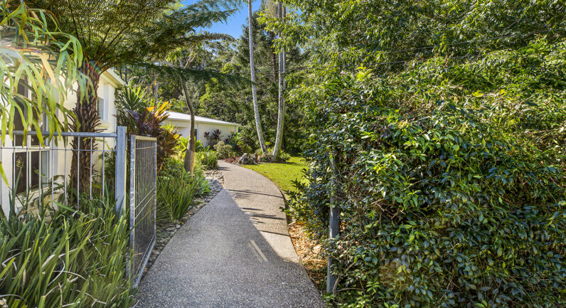 282 Pine Creek Way, Bonville NSW 2450