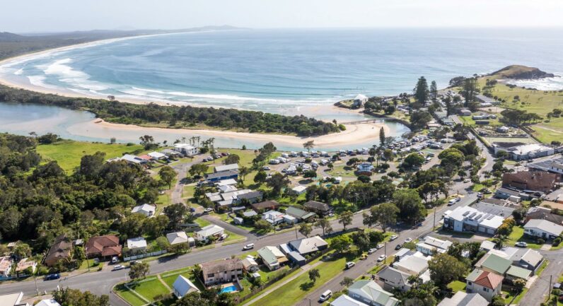 22 Main Street, Crescent Head NSW 2440