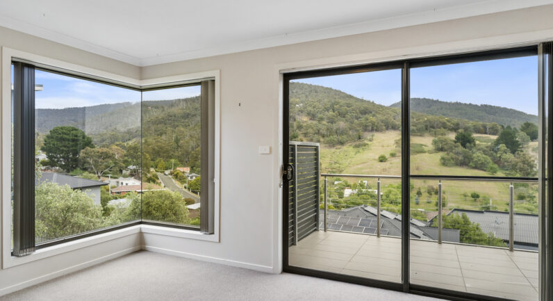 5 Olive Grove, Lenah Valley TAS 7008