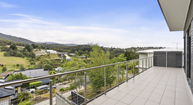 5 Olive Grove, Lenah Valley TAS 7008