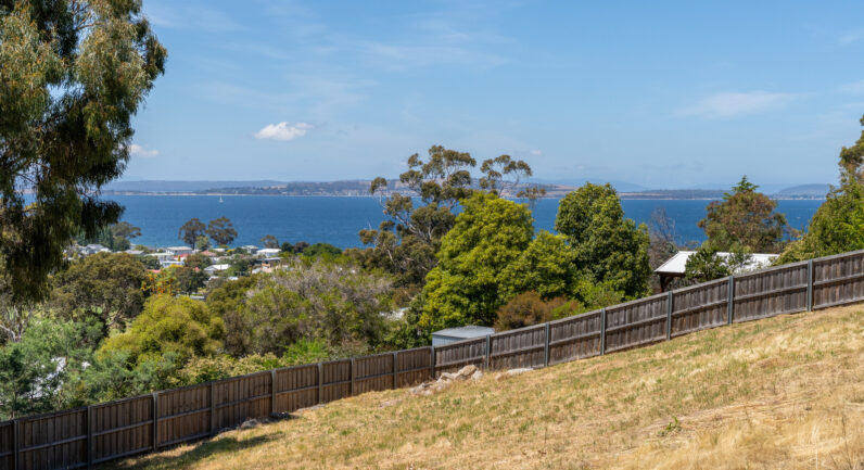 11 Roslyn Avenue, Kingston Beach TAS 7050