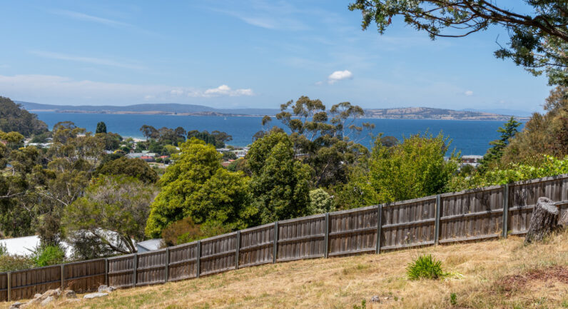 11 Roslyn Avenue, Kingston Beach TAS 7050