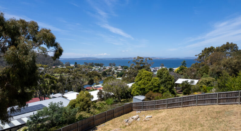 11 Roslyn Avenue, Kingston Beach TAS 7050