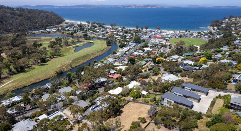 11 Roslyn Avenue, Kingston Beach TAS 7050