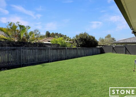 33 Lophostemon Drive