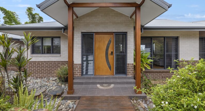 19 Caerlon Place, Greenhill NSW 2440