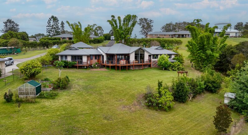 19 Caerlon Place, Greenhill NSW 2440