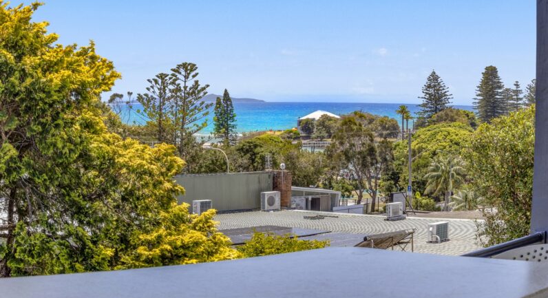 2 Hill Street, Crescent Head NSW 2440