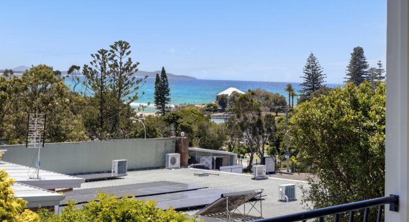2 Hill Street, Crescent Head NSW 2440