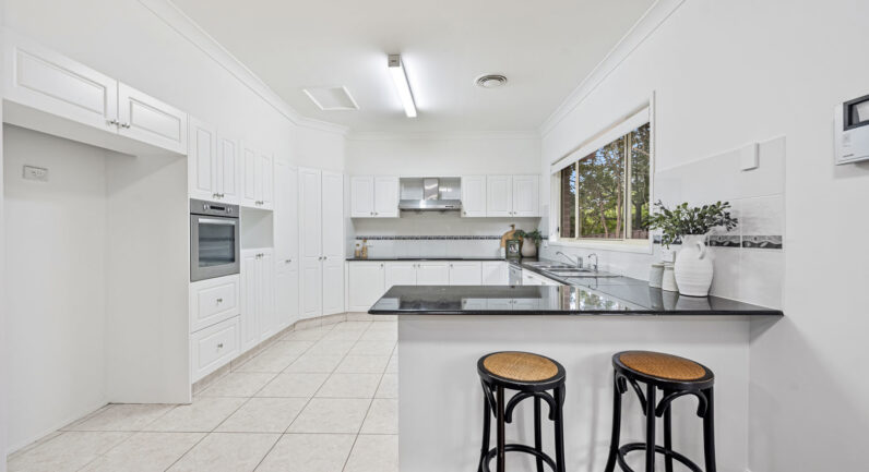 4 Riviera Avenue, North Rocks NSW 2151