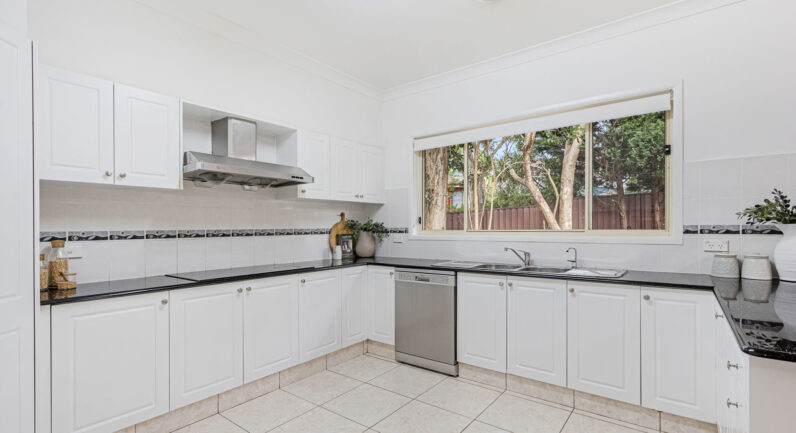 4 Riviera Avenue, North Rocks NSW 2151