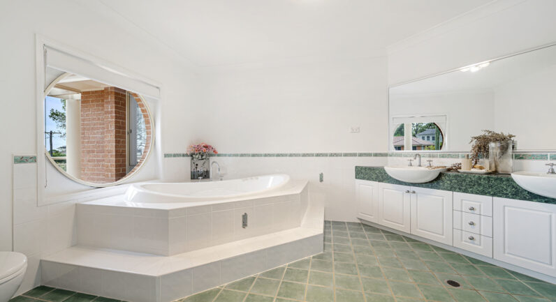 4 Riviera Avenue, North Rocks NSW 2151