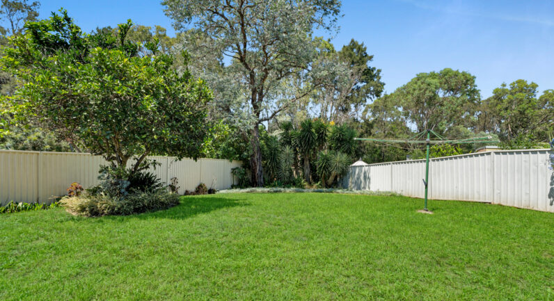 1/4 Tripoli Place, Eagle Vale NSW 2558