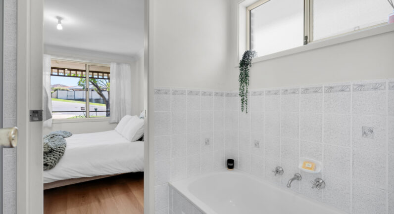 1/4 Tripoli Place, Eagle Vale NSW 2558