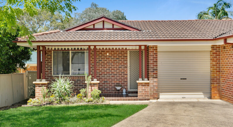 1/4 Tripoli Place, Eagle Vale NSW 2558