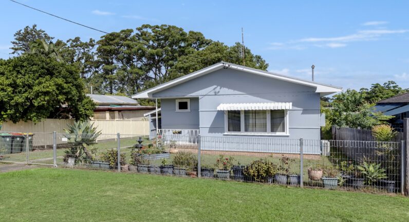 11 Elrington Avenue, West Kempsey NSW 2440