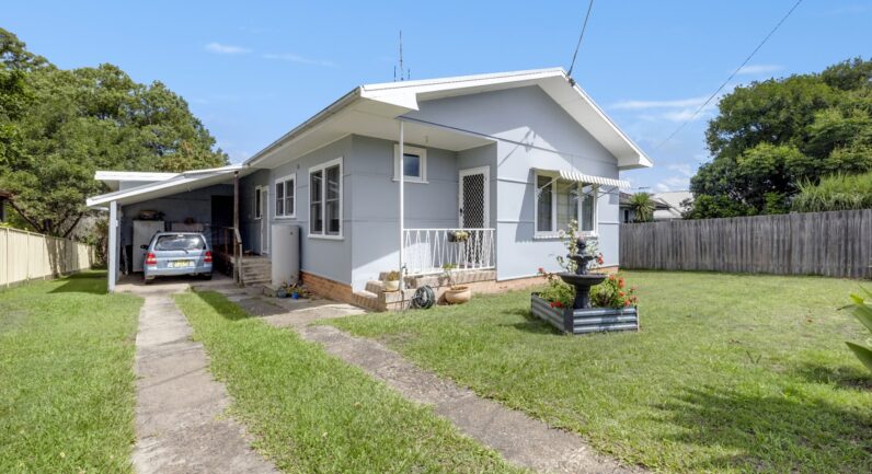 11 Elrington Avenue, West Kempsey NSW 2440