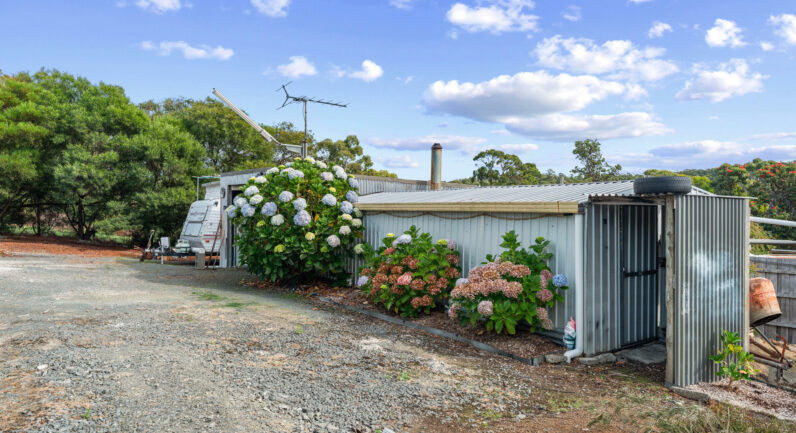 19 Cray Point Parade, Eggs And Bacon Bay TAS 7112