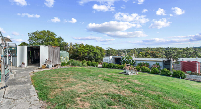 19 Cray Point Parade, Eggs And Bacon Bay TAS 7112