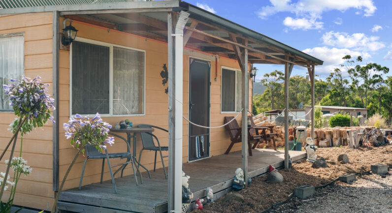 19 Cray Point Parade, Eggs And Bacon Bay TAS 7112