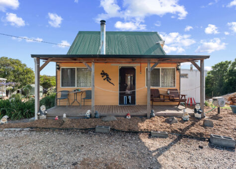 19 Cray Point Parade