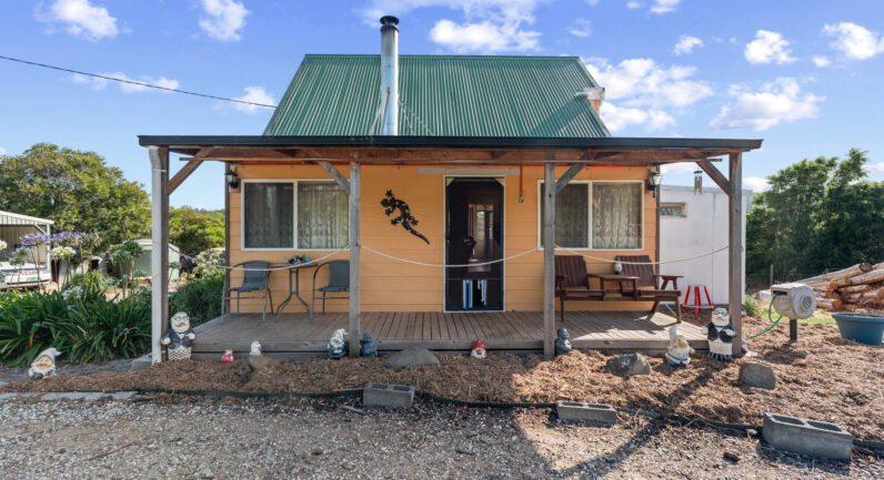 19 Cray Point Parade, Eggs And Bacon Bay TAS 7112