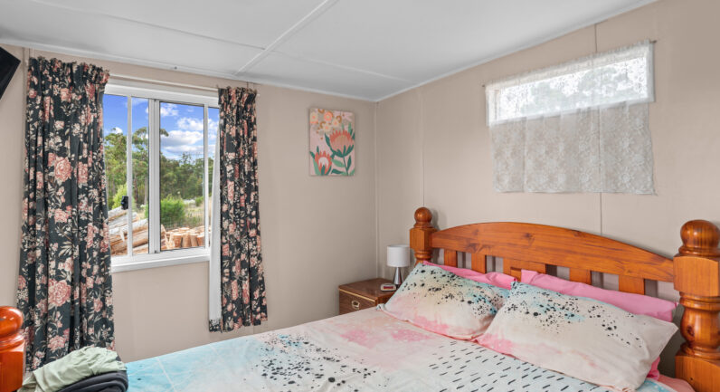 19 Cray Point Parade, Eggs And Bacon Bay TAS 7112