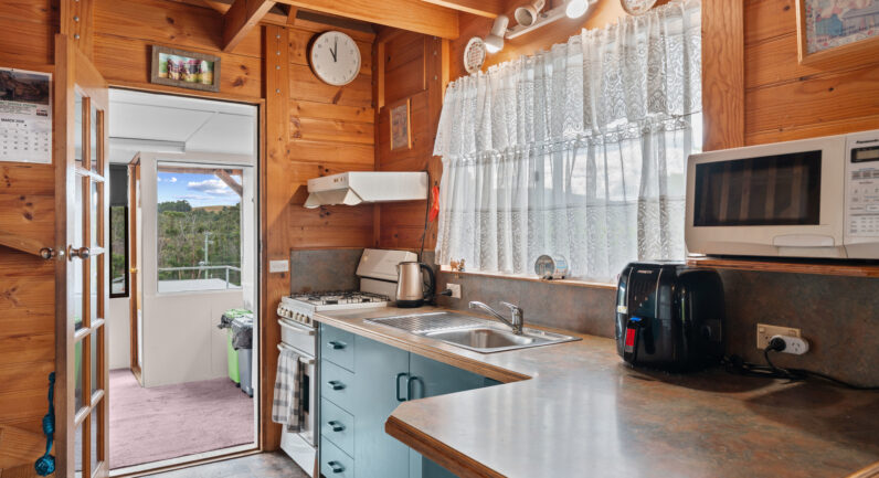 19 Cray Point Parade, Eggs And Bacon Bay TAS 7112