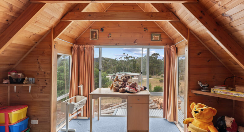 19 Cray Point Parade, Eggs And Bacon Bay TAS 7112