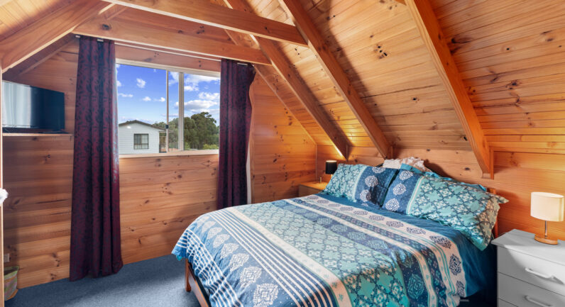 19 Cray Point Parade, Eggs And Bacon Bay TAS 7112