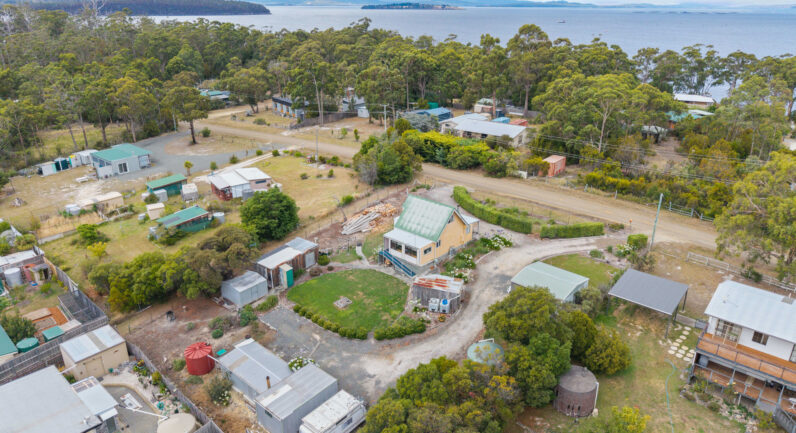 19 Cray Point Parade, Eggs And Bacon Bay TAS 7112