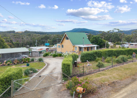 19 Cray Point Parade