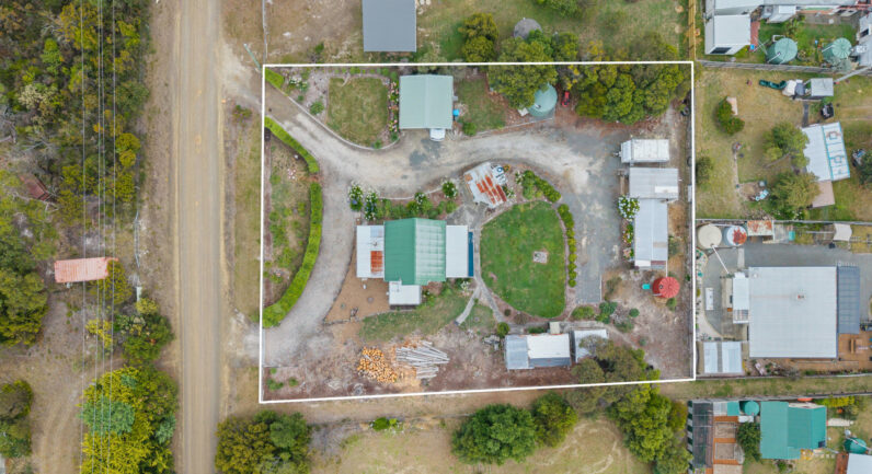 19 Cray Point Parade, Eggs And Bacon Bay TAS 7112
