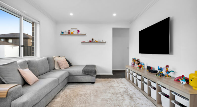 21 Silverton Street, Gregory Hills NSW 2557