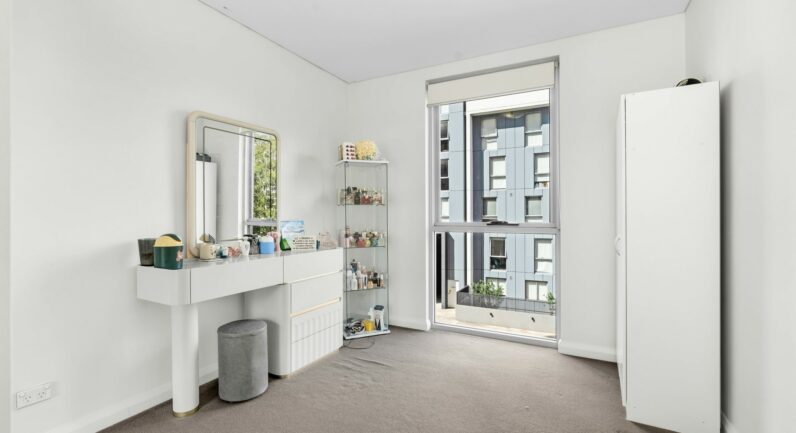 129/2 Browne Parade, Warwick Farm NSW 2170