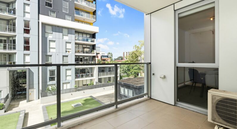 129/2 Browne Parade, Warwick Farm NSW 2170