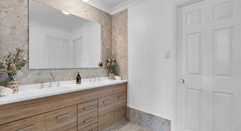 3 Crawford Creek Place, Razorback NSW 2571