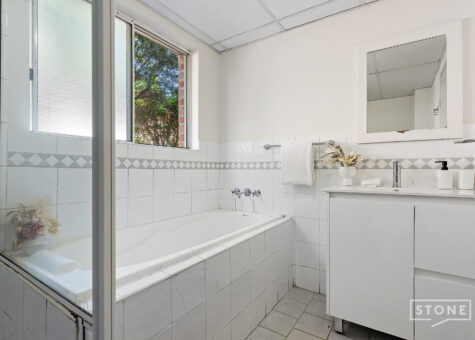 2/5-7 Tottenham Street