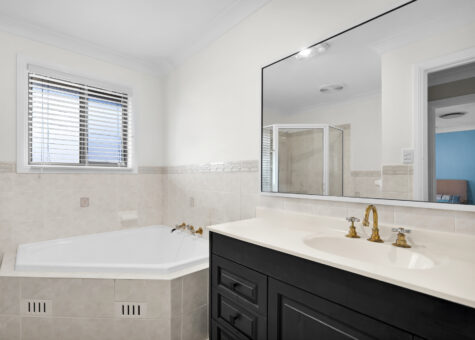 29 The Cascades Mount