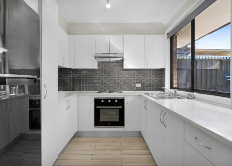 8 & 8a Mulgara Place