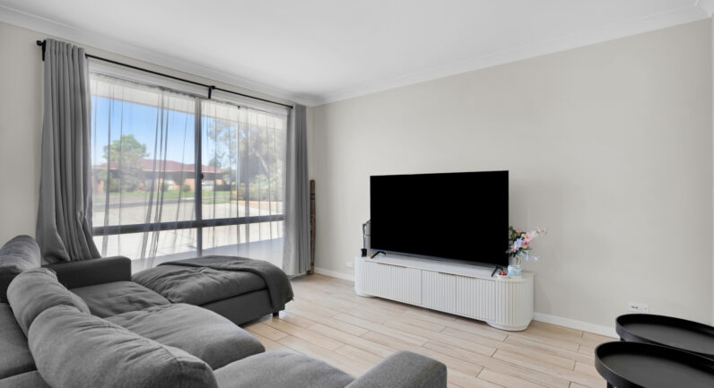 8 & 8a Mulgara Place, St Helens Park NSW 2560