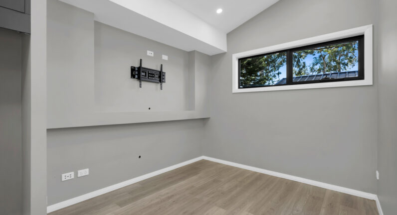 8 & 8a Mulgara Place, St Helens Park NSW 2560