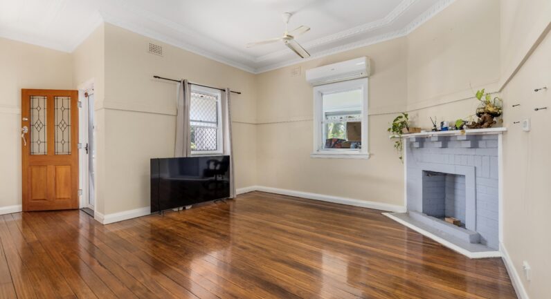 11 Carrington Street, West Kempsey NSW 2440