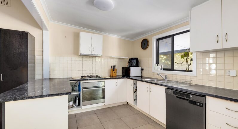 11 Carrington Street, West Kempsey NSW 2440