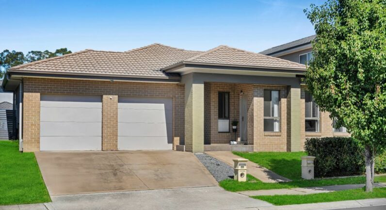 15 Weldon Street, Oran Park NSW 2570