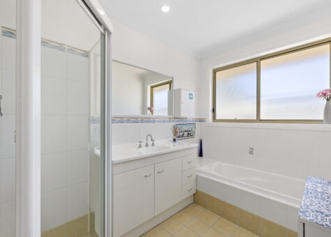 16 Reef Close