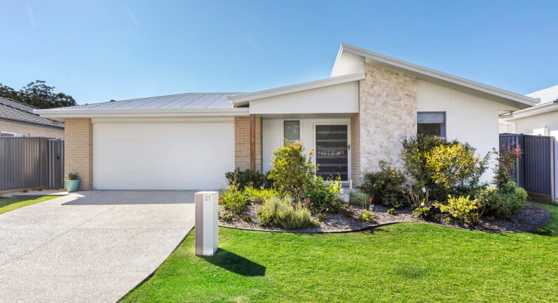 21 Amity Crescent, Thrumster NSW 2444