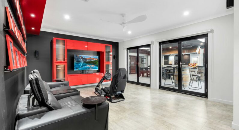 1 Sickles Drive, Grasmere NSW 2570